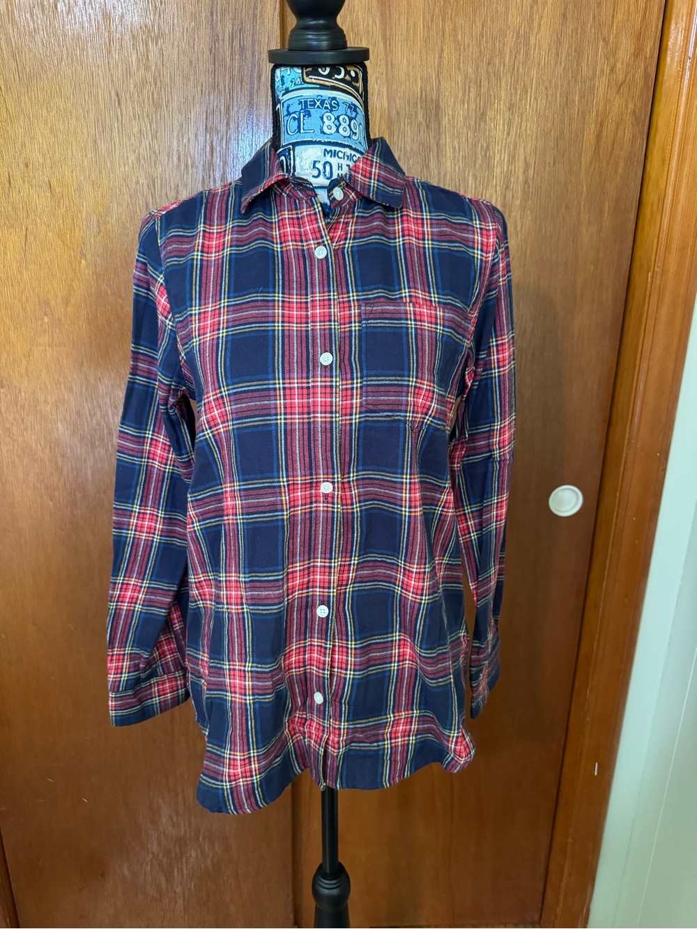 Old Navy Women's Red and Blue Plaid Button-Down Shirt